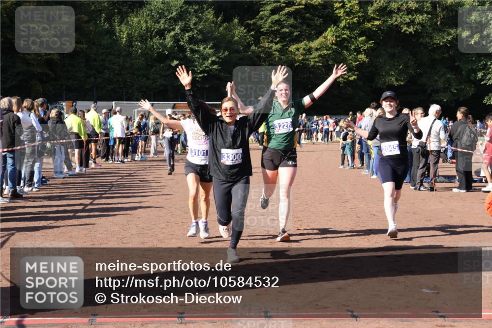 27.09.2026 - 35. Volkslauf durch das schöne Alstertal Strokosch-Dieckow http://msf.ph/oto/10584532 27.09.2026 11:35:55 Ziel 2045, 3087, 3101, 3138, 3228, 3300 meine-sportfotos.de