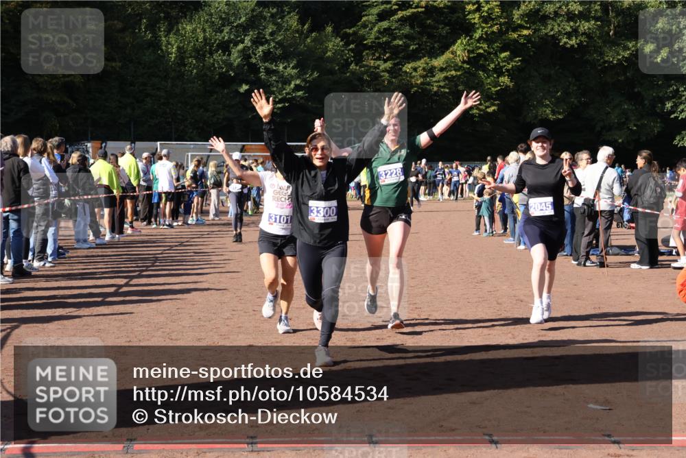 27.09.2026 - 35. Volkslauf durch das schöne Alstertal Strokosch-Dieckow http://msf.ph/oto/10584534 27.09.2026 11:35:55 Ziel 2045, 3087, 3101, 3138, 3228, 3300 meine-sportfotos.de