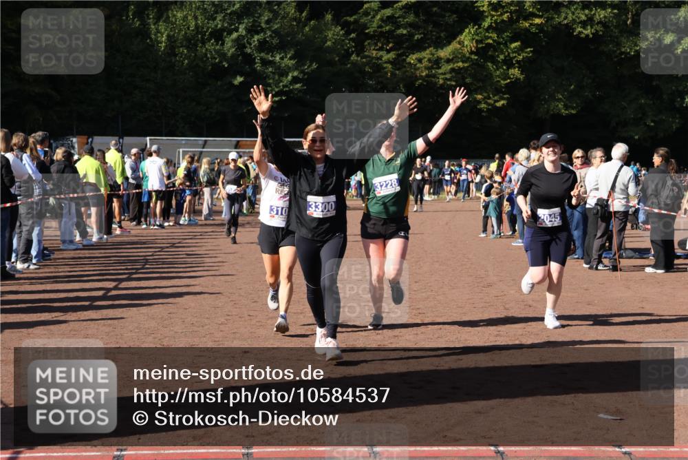 27.09.2026 - 35. Volkslauf durch das schöne Alstertal Strokosch-Dieckow http://msf.ph/oto/10584537 27.09.2026 11:35:55 Ziel 2045, 3087, 3101, 3138, 3228, 3300 meine-sportfotos.de