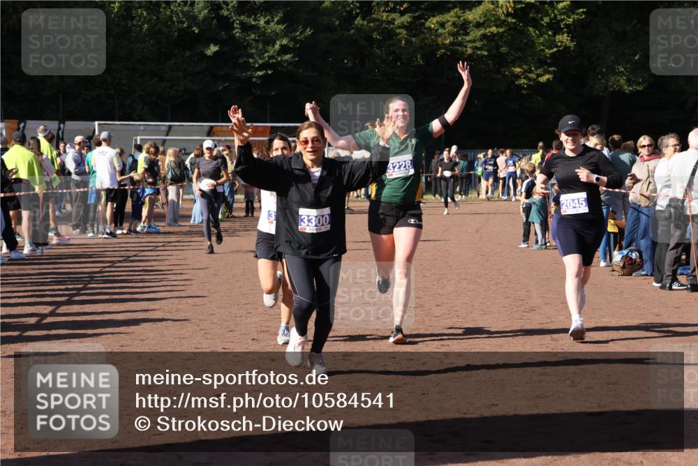27.09.2026 - 35. Volkslauf durch das schöne Alstertal Strokosch-Dieckow http://msf.ph/oto/10584541 27.09.2026 11:35:54 Ziel 2045, 3087, 3101, 3138, 3228, 3300 meine-sportfotos.de