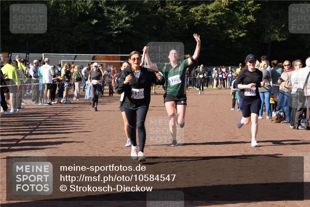 27.09.2026 - 35. Volkslauf durch das schöne Alstertal Strokosch-Dieckow http://msf.ph/oto/10584547 27.09.2026 11:35:54 Ziel 2045, 3087, 3101, 3138, 3228, 3300 meine-sportfotos.de
