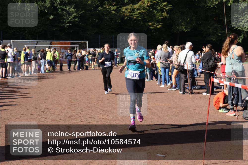 27.09.2026 - 35. Volkslauf durch das schöne Alstertal Strokosch-Dieckow http://msf.ph/oto/10584574 27.09.2026 11:35:39 Ziel 3181, 3416 meine-sportfotos.de