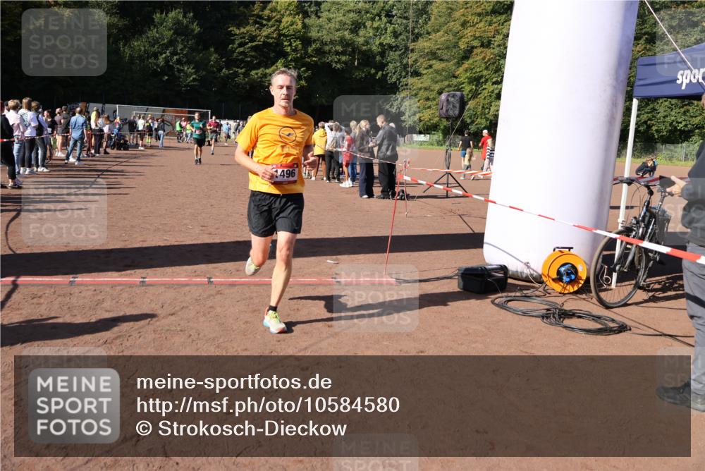 27.09.2026 - 35. Volkslauf durch das schöne Alstertal Strokosch-Dieckow http://msf.ph/oto/10584580 27.09.2026 11:51:26 Ziel 1486, 1492, 1496, 1507, 1519 meine-sportfotos.de