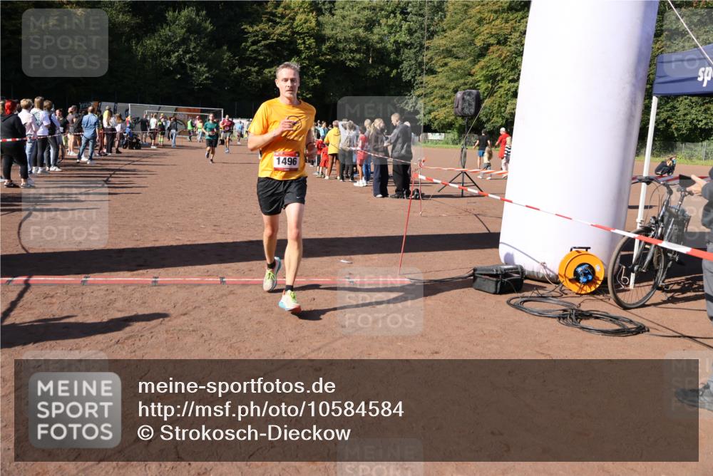 27.09.2026 - 35. Volkslauf durch das schöne Alstertal Strokosch-Dieckow http://msf.ph/oto/10584584 27.09.2026 11:51:26 Ziel 1486, 1492, 1496, 1507, 1519 meine-sportfotos.de
