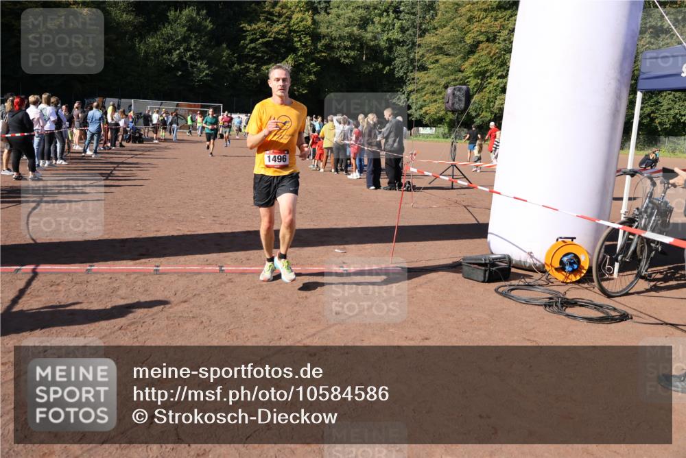 27.09.2026 - 35. Volkslauf durch das schöne Alstertal Strokosch-Dieckow http://msf.ph/oto/10584586 27.09.2026 11:51:26 Ziel 1486, 1492, 1496, 1507, 1519 meine-sportfotos.de