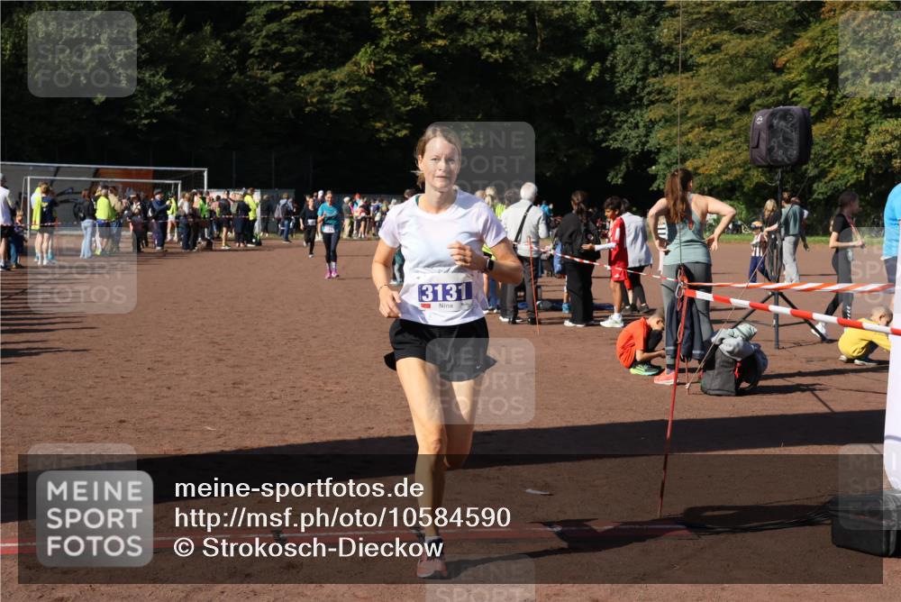 27.09.2026 - 35. Volkslauf durch das schöne Alstertal Strokosch-Dieckow http://msf.ph/oto/10584590 27.09.2026 11:35:32 Ziel 3131, 3303, 3416 meine-sportfotos.de