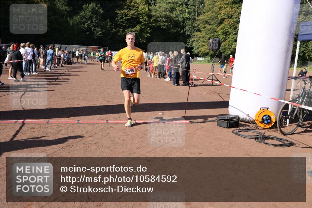 27.09.2026 - 35. Volkslauf durch das schöne Alstertal Strokosch-Dieckow http://msf.ph/oto/10584592 27.09.2026 11:51:26 Ziel 1486, 1492, 1496, 1507, 1519 meine-sportfotos.de