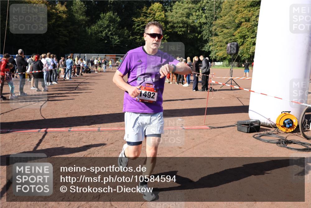 27.09.2026 - 35. Volkslauf durch das schöne Alstertal Strokosch-Dieckow http://msf.ph/oto/10584594 27.09.2026 11:51:24 Ziel 1129, 1486, 1492, 1496, 1519 meine-sportfotos.de