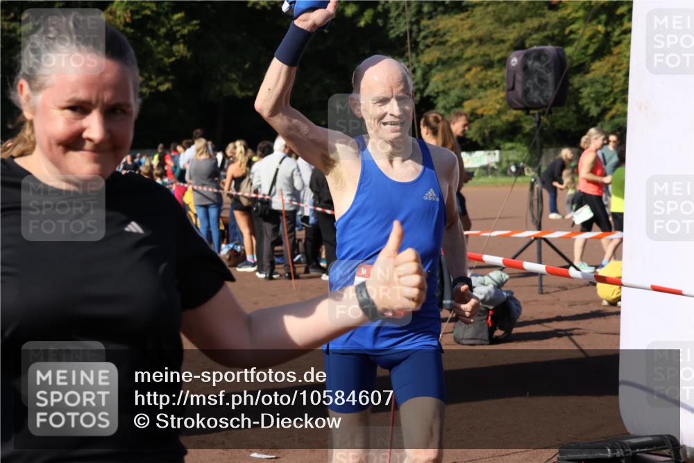 27.09.2026 - 35. Volkslauf durch das schöne Alstertal Strokosch-Dieckow http://msf.ph/oto/10584607 27.09.2026 11:35:28 Ziel 1429, 3131, 3271, 3303 meine-sportfotos.de