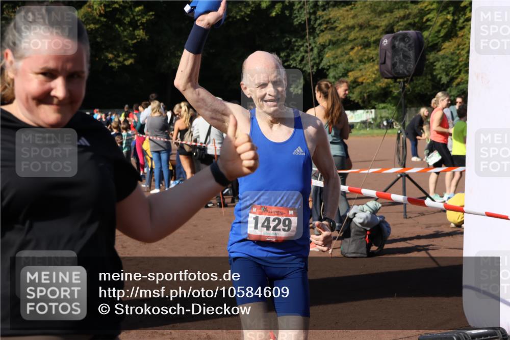 27.09.2026 - 35. Volkslauf durch das schöne Alstertal Strokosch-Dieckow http://msf.ph/oto/10584609 27.09.2026 11:35:28 Ziel 1429, 3131, 3271, 3303 meine-sportfotos.de