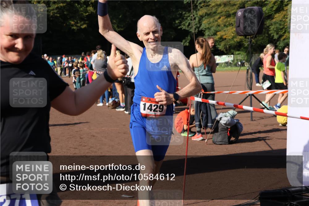 27.09.2026 - 35. Volkslauf durch das schöne Alstertal Strokosch-Dieckow http://msf.ph/oto/10584612 27.09.2026 11:35:27 Ziel 1429, 3131, 3271, 3303 meine-sportfotos.de
