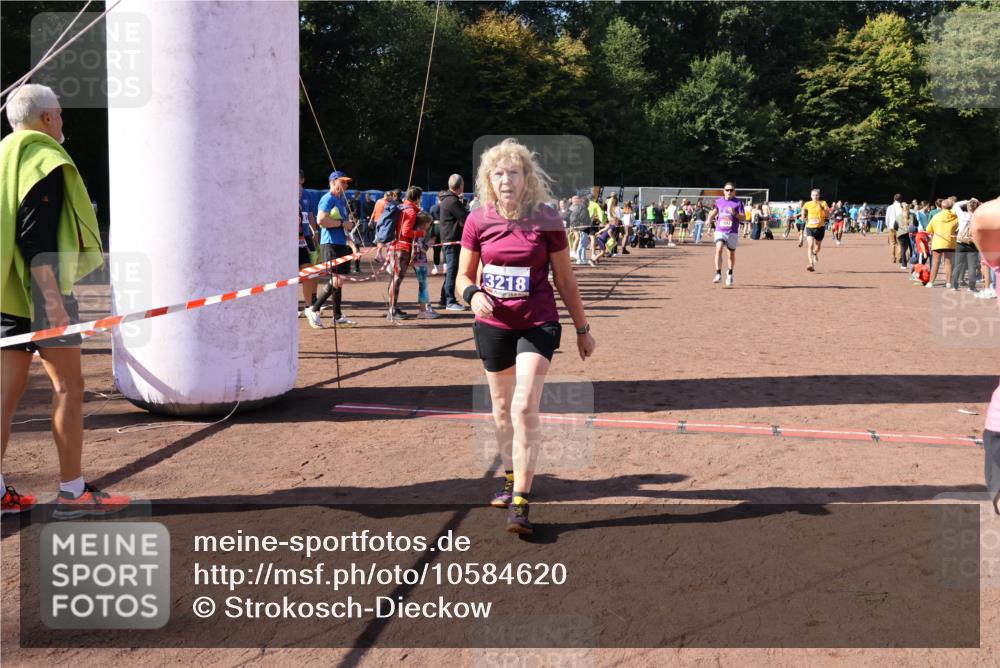 27.09.2026 - 35. Volkslauf durch das schöne Alstertal Strokosch-Dieckow http://msf.ph/oto/10584620 27.09.2026 11:51:21 Ziel 1129, 1492, 1496, 3023, 3218 meine-sportfotos.de