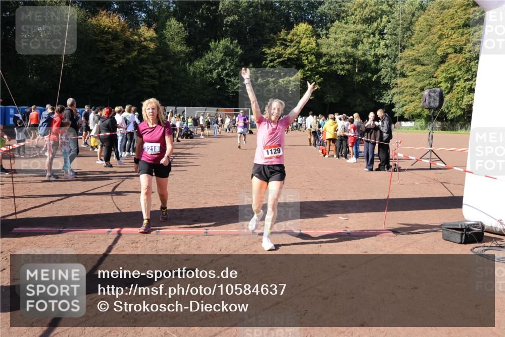 27.09.2026 - 35. Volkslauf durch das schöne Alstertal Strokosch-Dieckow http://msf.ph/oto/10584637 27.09.2026 11:51:20 Ziel 1129, 1492, 1496, 3023, 3218 meine-sportfotos.de