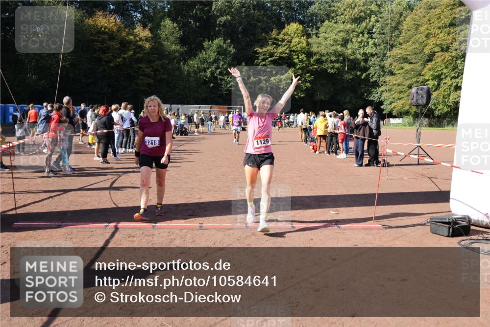 27.09.2026 - 35. Volkslauf durch das schöne Alstertal Strokosch-Dieckow http://msf.ph/oto/10584641 27.09.2026 11:51:20 Ziel 1129, 1492, 1496, 3023, 3218 meine-sportfotos.de