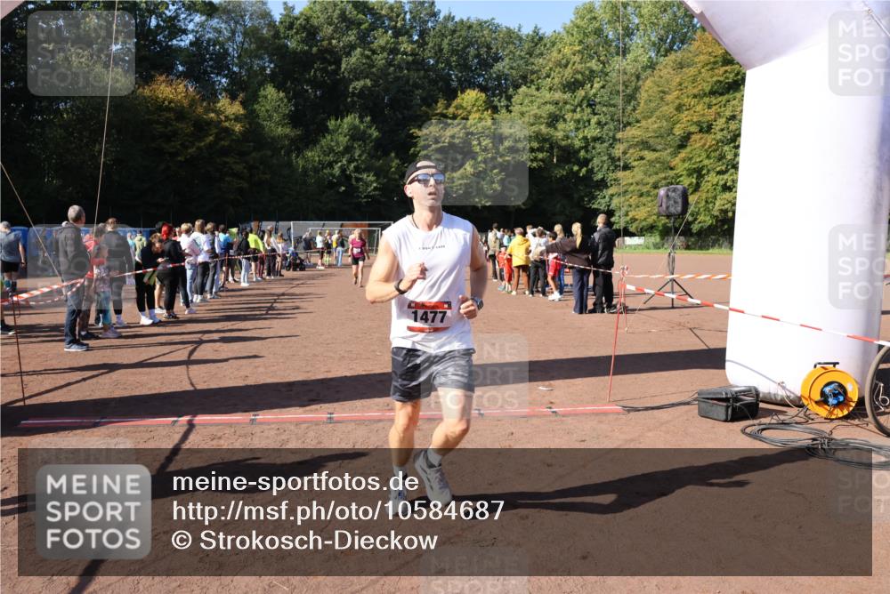 27.09.2026 - 35. Volkslauf durch das schöne Alstertal Strokosch-Dieckow http://msf.ph/oto/10584687 27.09.2026 11:51:12 Ziel 1129, 1477, 3023, 3218 meine-sportfotos.de
