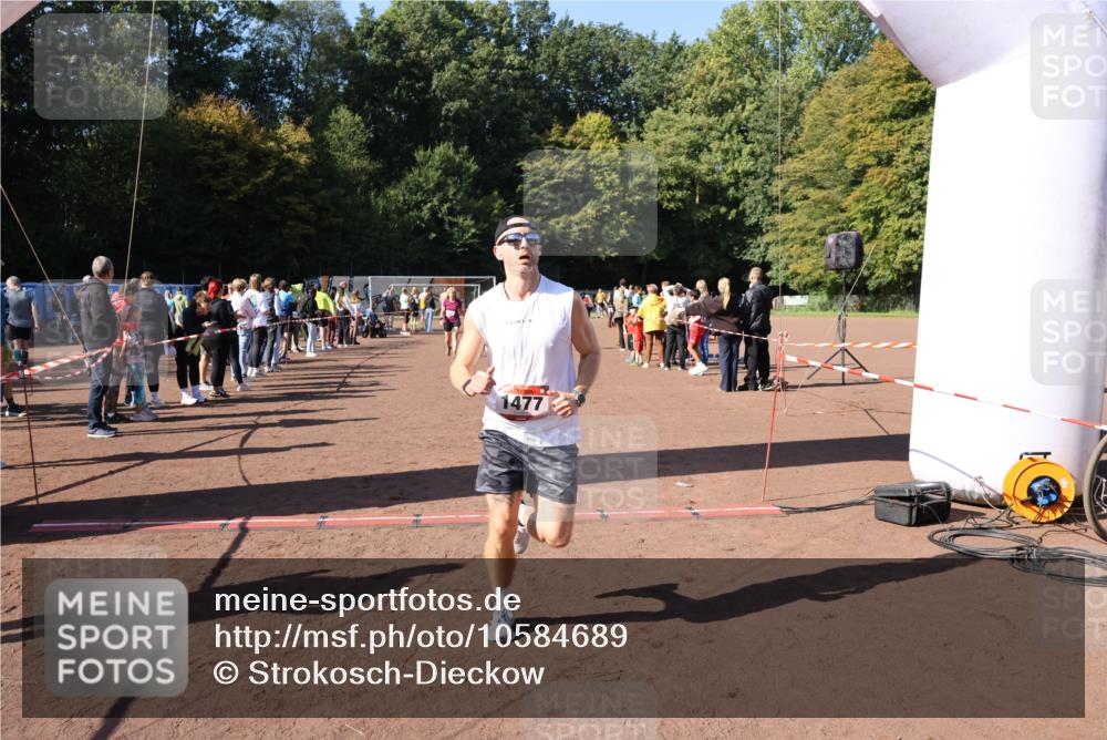 27.09.2026 - 35. Volkslauf durch das schöne Alstertal Strokosch-Dieckow http://msf.ph/oto/10584689 27.09.2026 11:51:12 Ziel 1129, 1477, 3023, 3218 meine-sportfotos.de