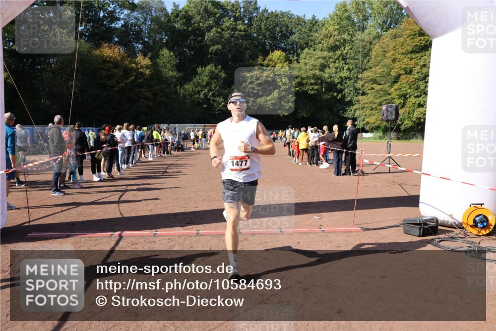 27.09.2026 - 35. Volkslauf durch das schöne Alstertal Strokosch-Dieckow http://msf.ph/oto/10584693 27.09.2026 11:51:12 Ziel 1129, 1477, 3023, 3218 meine-sportfotos.de
