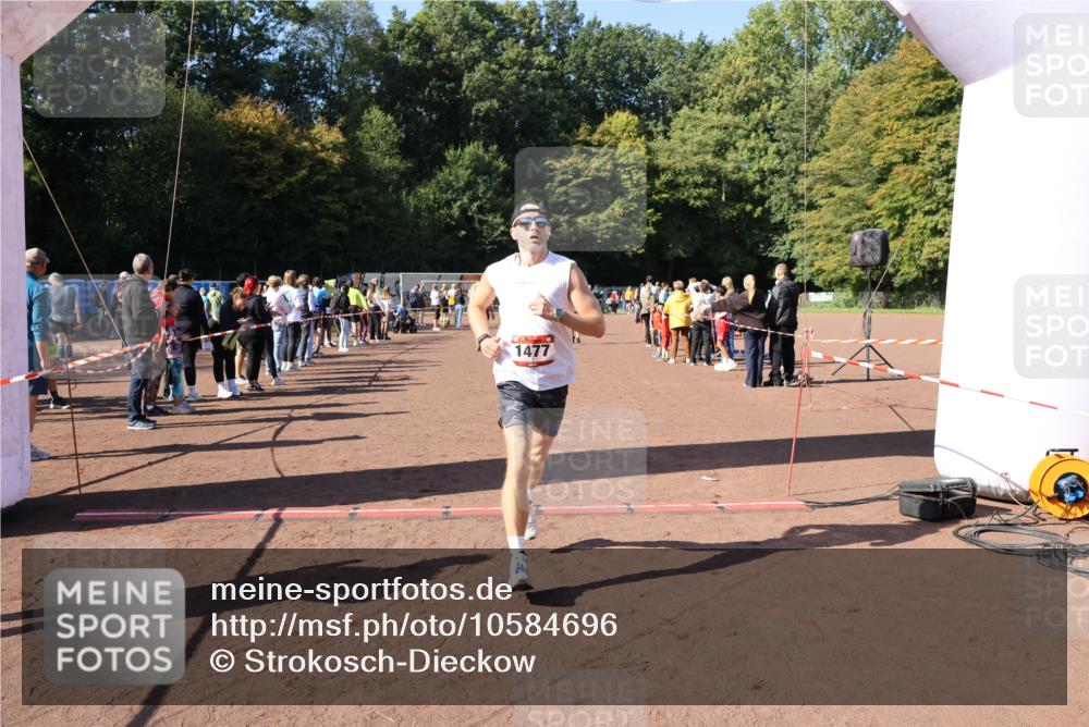 27.09.2026 - 35. Volkslauf durch das schöne Alstertal Strokosch-Dieckow http://msf.ph/oto/10584696 27.09.2026 11:51:11 Ziel 1477, 3023, 3218 meine-sportfotos.de