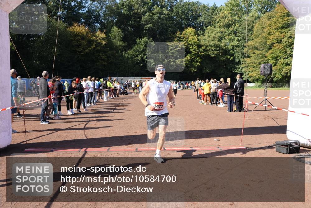 27.09.2026 - 35. Volkslauf durch das schöne Alstertal Strokosch-Dieckow http://msf.ph/oto/10584700 27.09.2026 11:51:11 Ziel 1477, 3023, 3218 meine-sportfotos.de