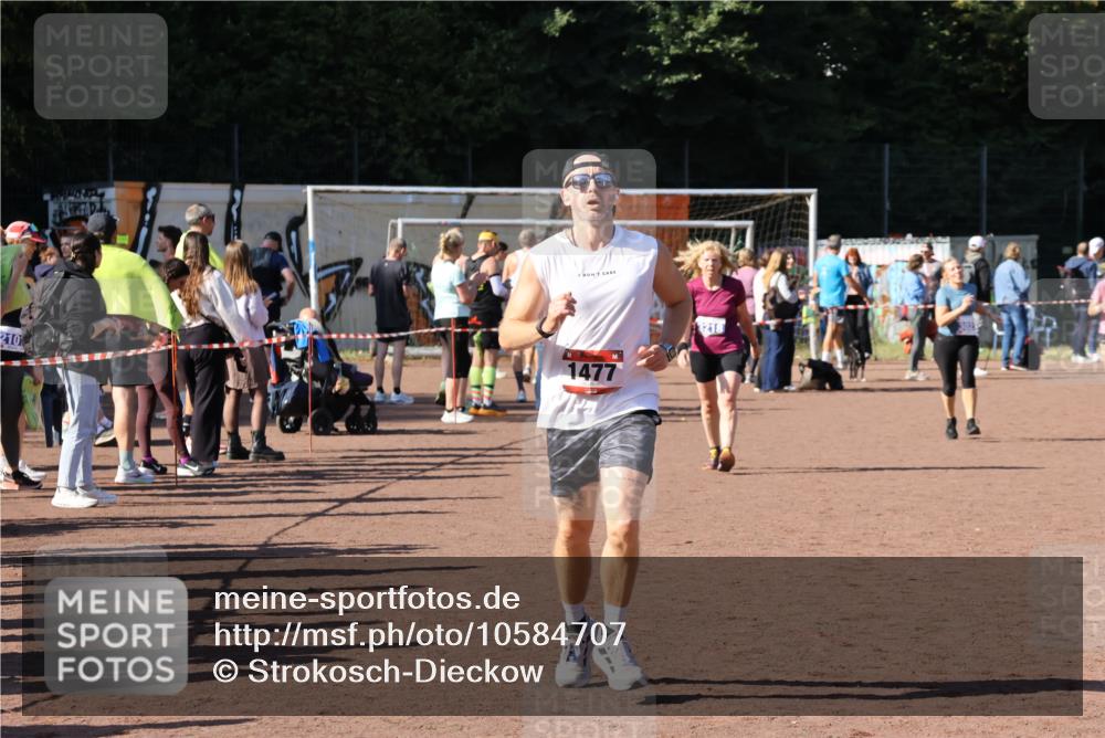 27.09.2026 - 35. Volkslauf durch das schöne Alstertal Strokosch-Dieckow http://msf.ph/oto/10584707 27.09.2026 11:51:09 Ziel 1477 meine-sportfotos.de