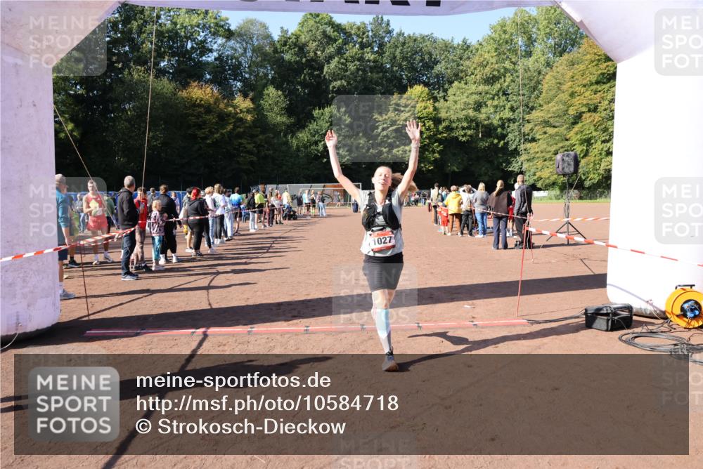 27.09.2026 - 35. Volkslauf durch das schöne Alstertal Strokosch-Dieckow http://msf.ph/oto/10584718 27.09.2026 11:51:01 Ziel 1027, 1514 meine-sportfotos.de