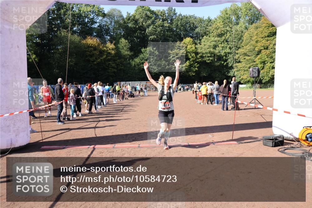 27.09.2026 - 35. Volkslauf durch das schöne Alstertal Strokosch-Dieckow http://msf.ph/oto/10584723 27.09.2026 11:51:01 Ziel 1027, 1514 meine-sportfotos.de