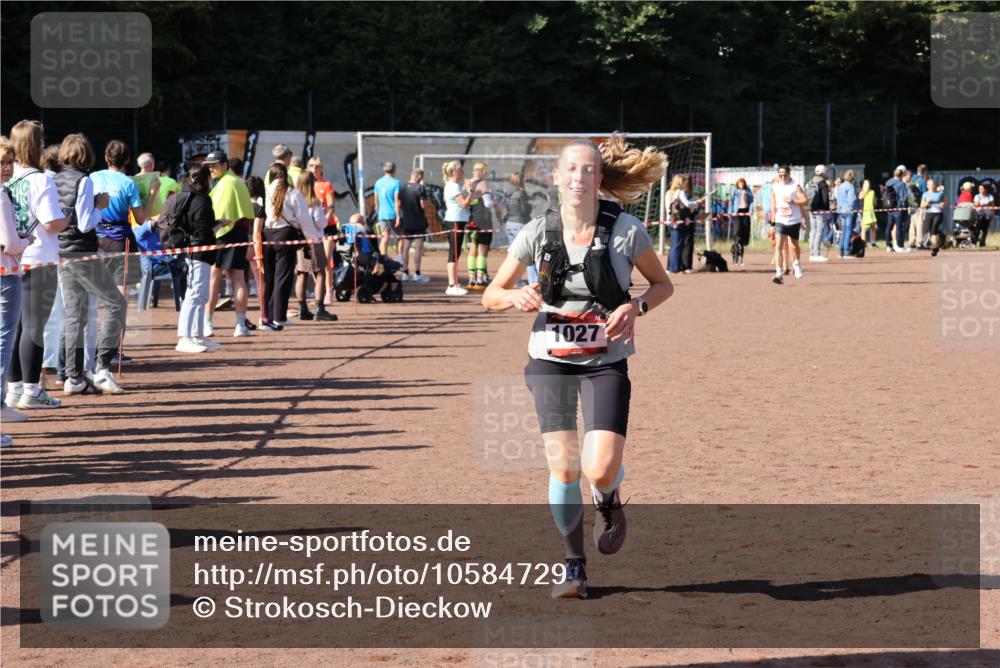 27.09.2026 - 35. Volkslauf durch das schöne Alstertal Strokosch-Dieckow http://msf.ph/oto/10584729 27.09.2026 11:51:00 Ziel 1027, 1514 meine-sportfotos.de