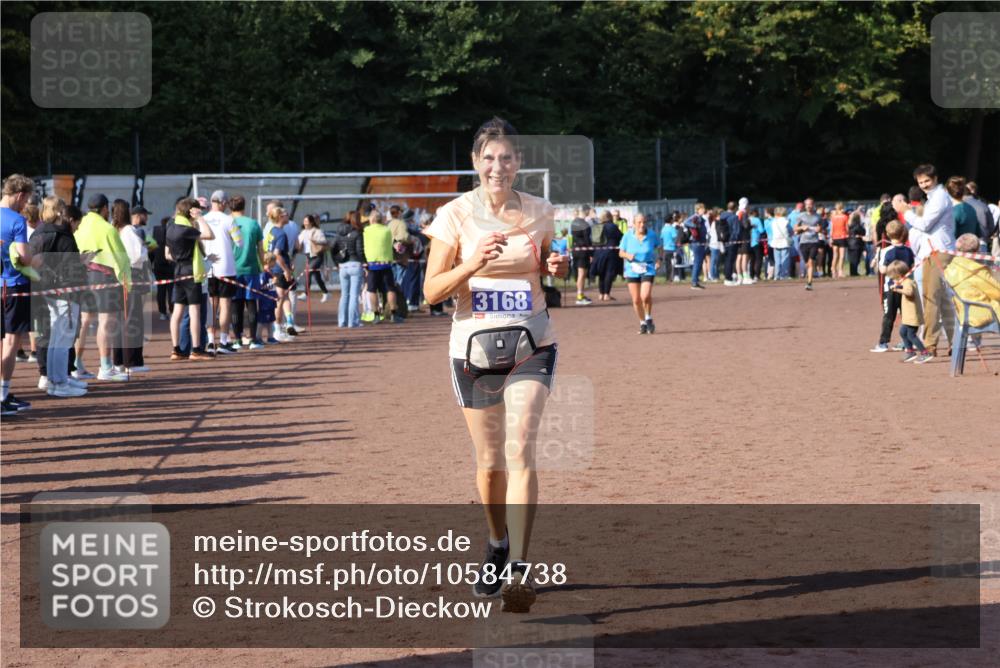 27.09.2026 - 35. Volkslauf durch das schöne Alstertal Strokosch-Dieckow http://msf.ph/oto/10584738 27.09.2026 11:34:50 Ziel 3168, 3279 meine-sportfotos.de