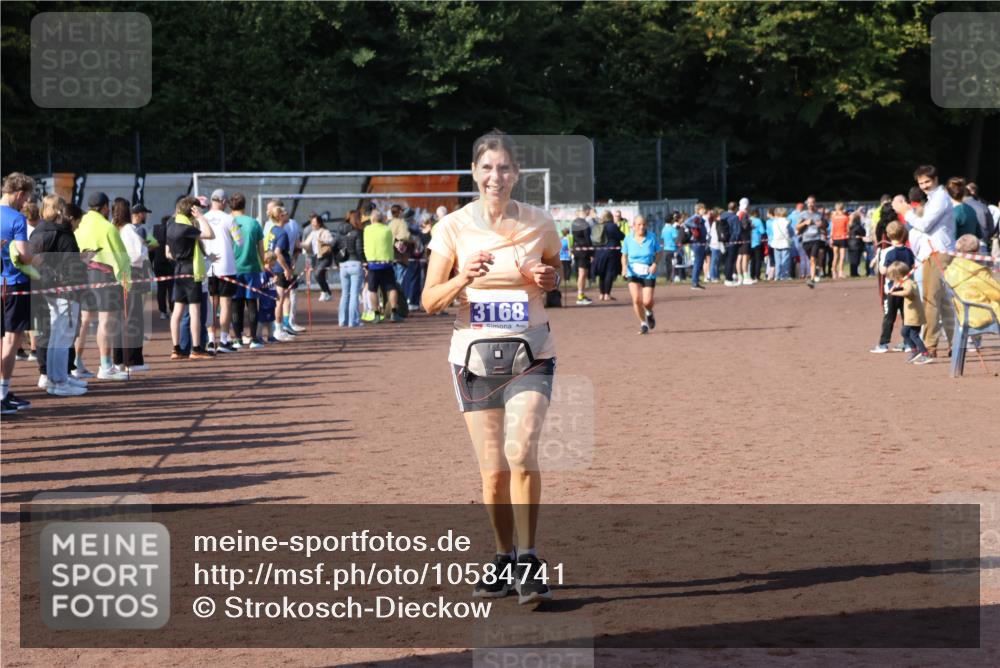 27.09.2026 - 35. Volkslauf durch das schöne Alstertal Strokosch-Dieckow http://msf.ph/oto/10584741 27.09.2026 11:34:50 Ziel 3168, 3279 meine-sportfotos.de