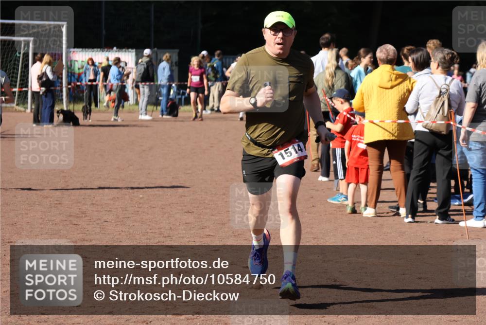 27.09.2026 - 35. Volkslauf durch das schöne Alstertal Strokosch-Dieckow http://msf.ph/oto/10584750 27.09.2026 11:50:56 Ziel 1027, 1514 meine-sportfotos.de
