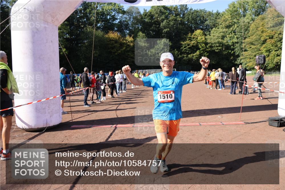 27.09.2026 - 35. Volkslauf durch das schöne Alstertal Strokosch-Dieckow http://msf.ph/oto/10584757 27.09.2026 11:50:45 Ziel 1510 meine-sportfotos.de