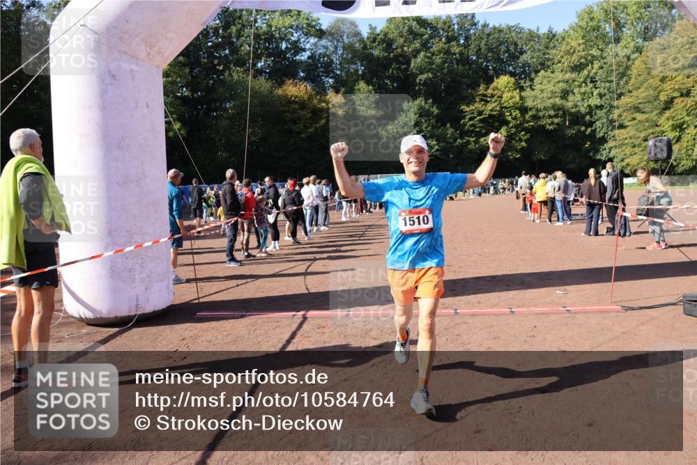 27.09.2026 - 35. Volkslauf durch das schöne Alstertal Strokosch-Dieckow http://msf.ph/oto/10584764 27.09.2026 11:50:44 Ziel 1510 meine-sportfotos.de