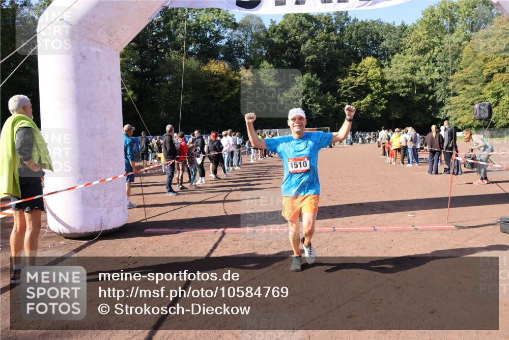 27.09.2026 - 35. Volkslauf durch das schöne Alstertal Strokosch-Dieckow http://msf.ph/oto/10584769 27.09.2026 11:50:44 Ziel 1510 meine-sportfotos.de