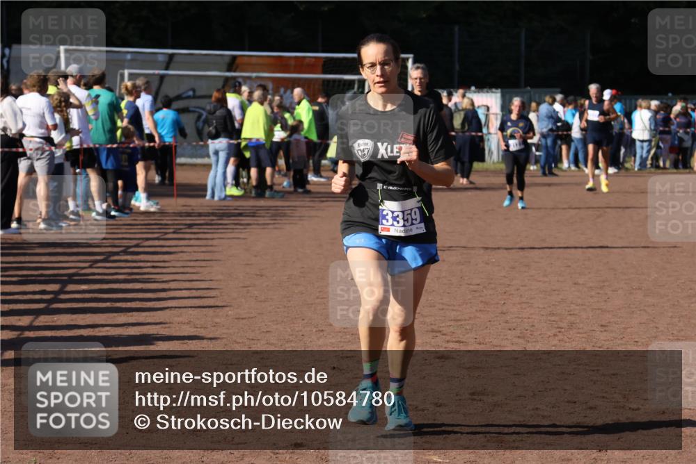 27.09.2026 - 35. Volkslauf durch das schöne Alstertal Strokosch-Dieckow http://msf.ph/oto/10584780 27.09.2026 11:34:28 Ziel 3359, 3429 meine-sportfotos.de