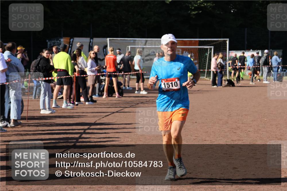 27.09.2026 - 35. Volkslauf durch das schöne Alstertal Strokosch-Dieckow http://msf.ph/oto/10584783 27.09.2026 11:50:42 Ziel 1510 meine-sportfotos.de