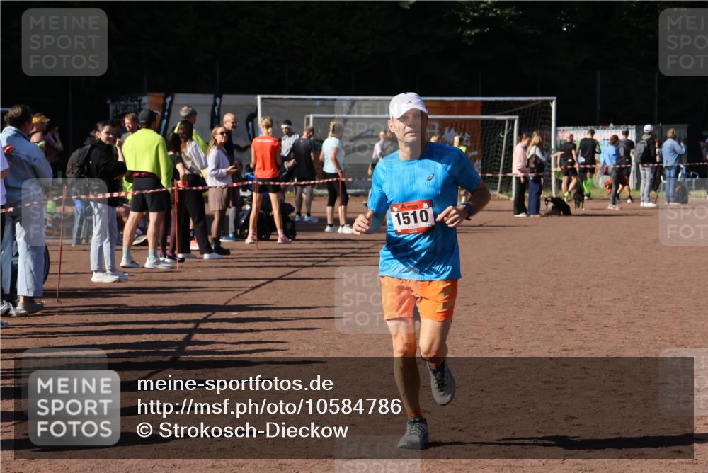 27.09.2026 - 35. Volkslauf durch das schöne Alstertal Strokosch-Dieckow http://msf.ph/oto/10584786 27.09.2026 11:50:42 Ziel 1510 meine-sportfotos.de