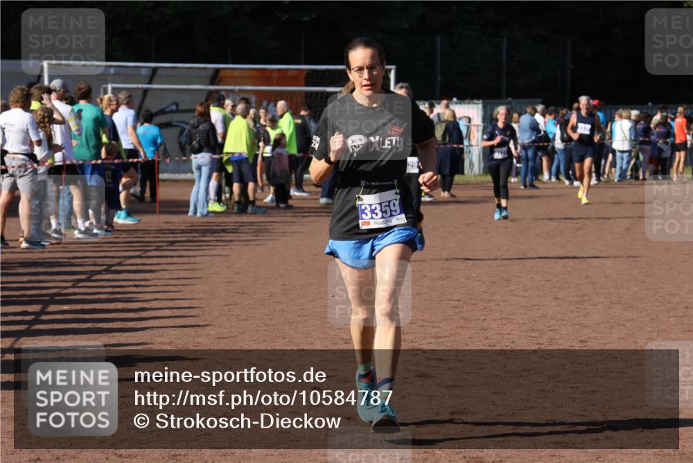 27.09.2026 - 35. Volkslauf durch das schöne Alstertal Strokosch-Dieckow http://msf.ph/oto/10584787 27.09.2026 11:34:28 Ziel 3359, 3429 meine-sportfotos.de