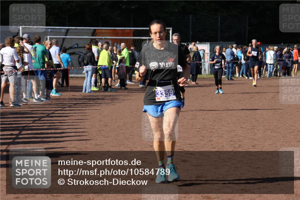 27.09.2026 - 35. Volkslauf durch das schöne Alstertal Strokosch-Dieckow http://msf.ph/oto/10584789 27.09.2026 11:34:28 Ziel 3359, 3429 meine-sportfotos.de
