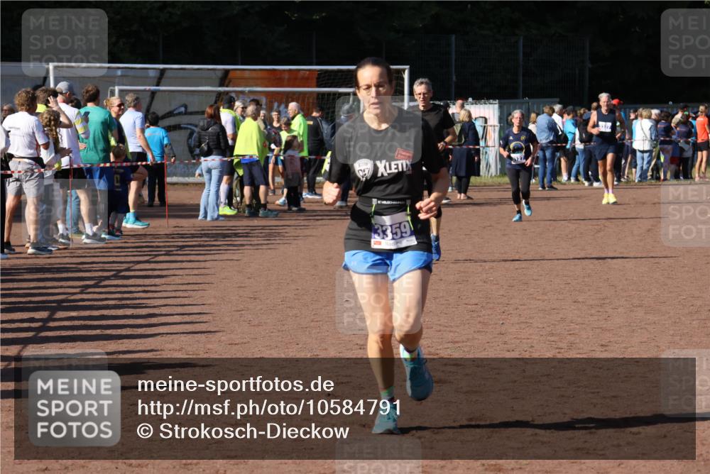 27.09.2026 - 35. Volkslauf durch das schöne Alstertal Strokosch-Dieckow http://msf.ph/oto/10584791 27.09.2026 11:34:28 Ziel 3359, 3429 meine-sportfotos.de