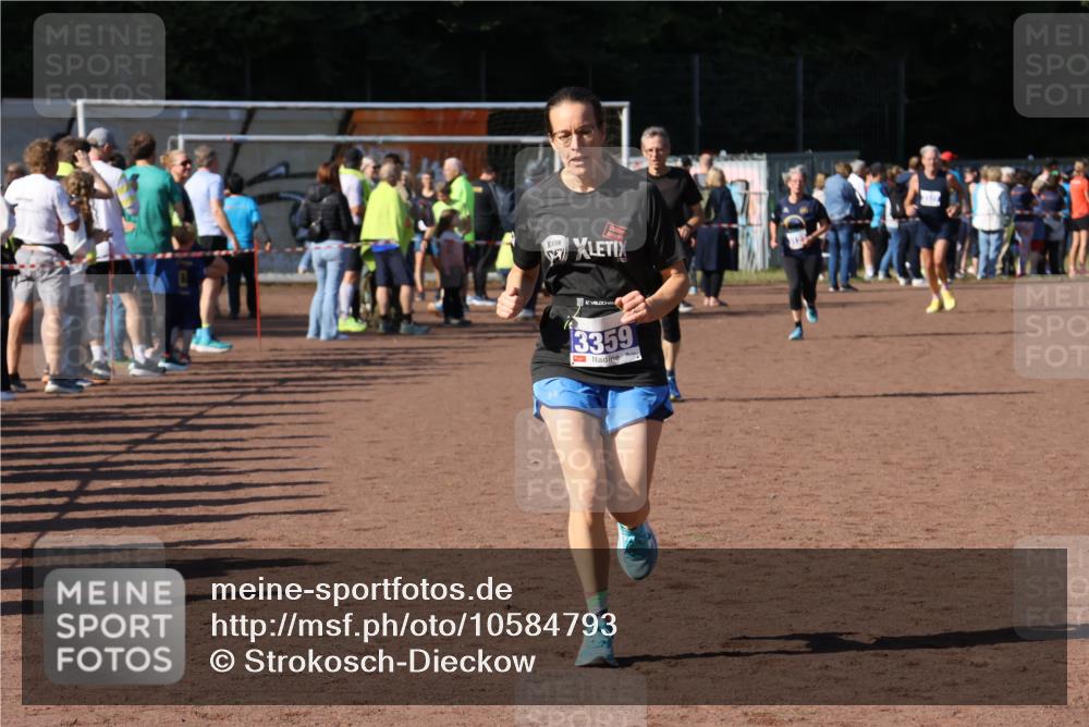 27.09.2026 - 35. Volkslauf durch das schöne Alstertal Strokosch-Dieckow http://msf.ph/oto/10584793 27.09.2026 11:34:27 Ziel 3359, 3429 meine-sportfotos.de