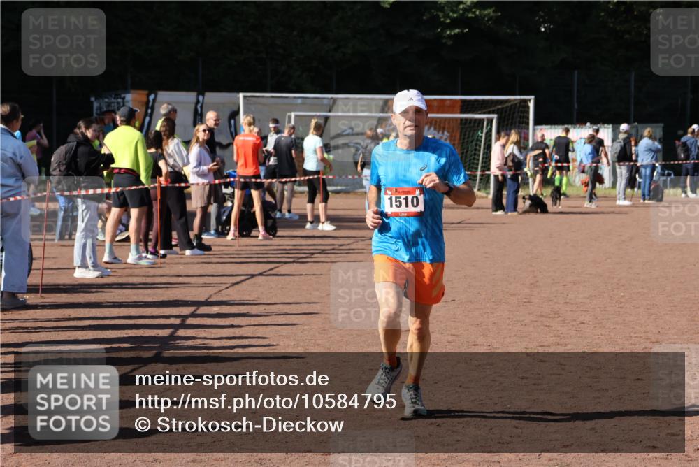 27.09.2026 - 35. Volkslauf durch das schöne Alstertal Strokosch-Dieckow http://msf.ph/oto/10584795 27.09.2026 11:50:42 Ziel 1510 meine-sportfotos.de