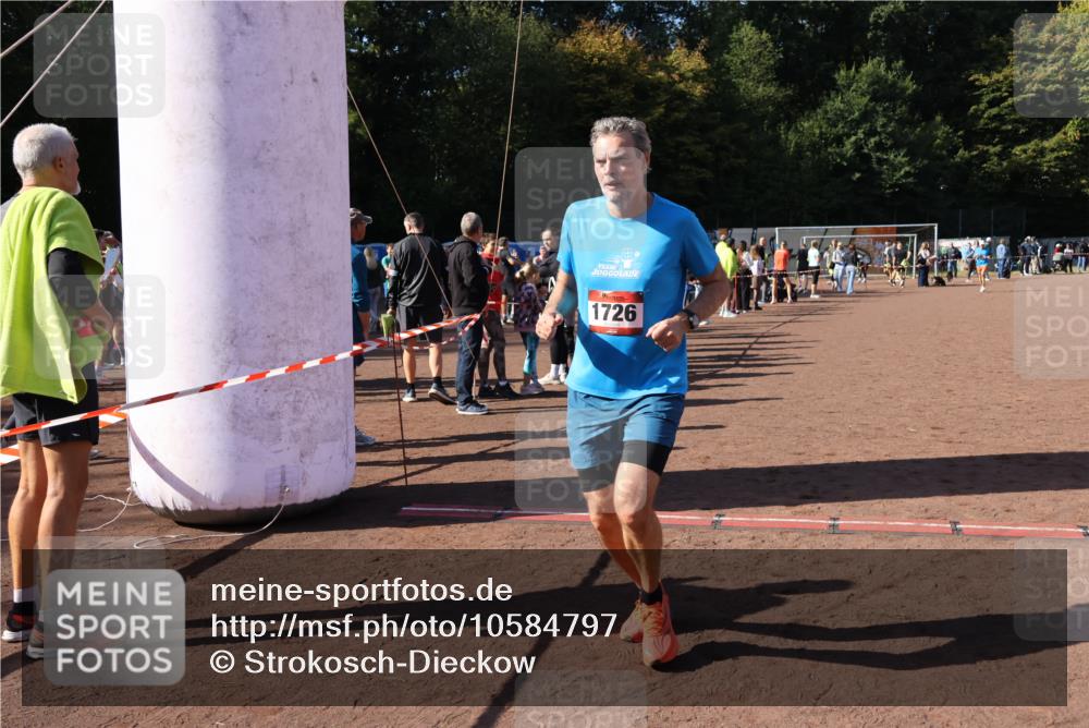 27.09.2026 - 35. Volkslauf durch das schöne Alstertal Strokosch-Dieckow http://msf.ph/oto/10584797 27.09.2026 11:50:33 Ziel 1468, 1726 meine-sportfotos.de