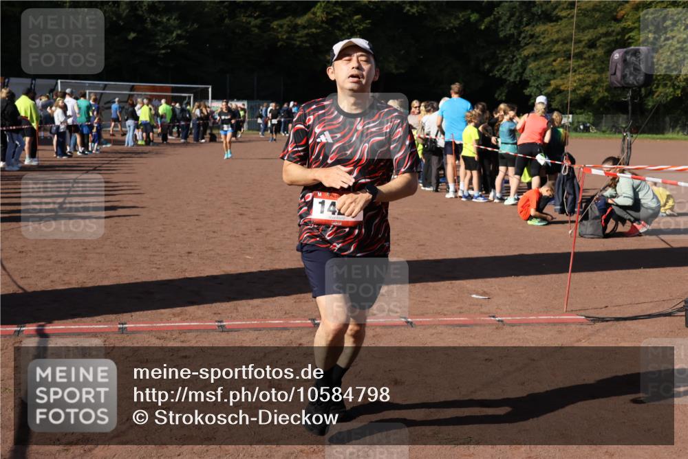 27.09.2026 - 35. Volkslauf durch das schöne Alstertal Strokosch-Dieckow http://msf.ph/oto/10584798 27.09.2026 11:34:20 Ziel 1427 meine-sportfotos.de