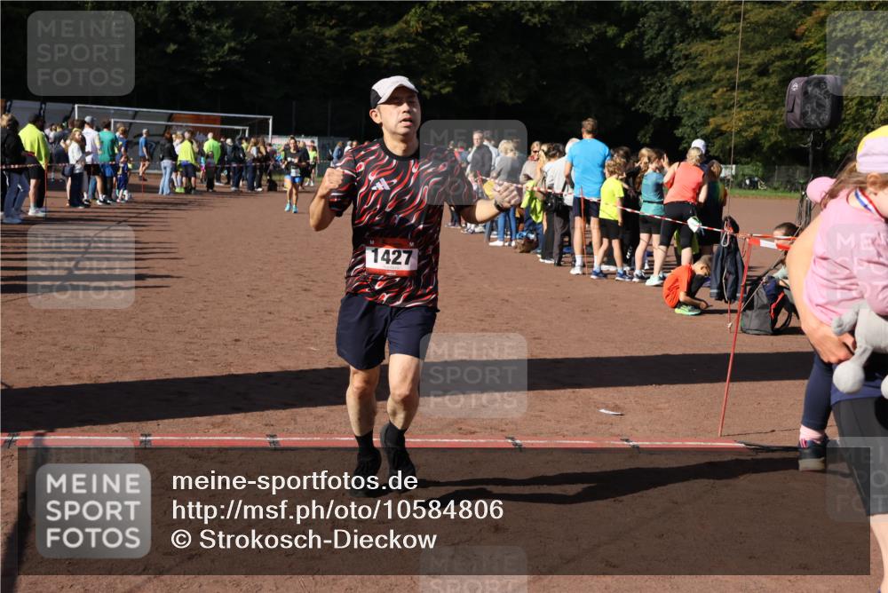 27.09.2026 - 35. Volkslauf durch das schöne Alstertal Strokosch-Dieckow http://msf.ph/oto/10584806 27.09.2026 11:34:20 Ziel 1427 meine-sportfotos.de