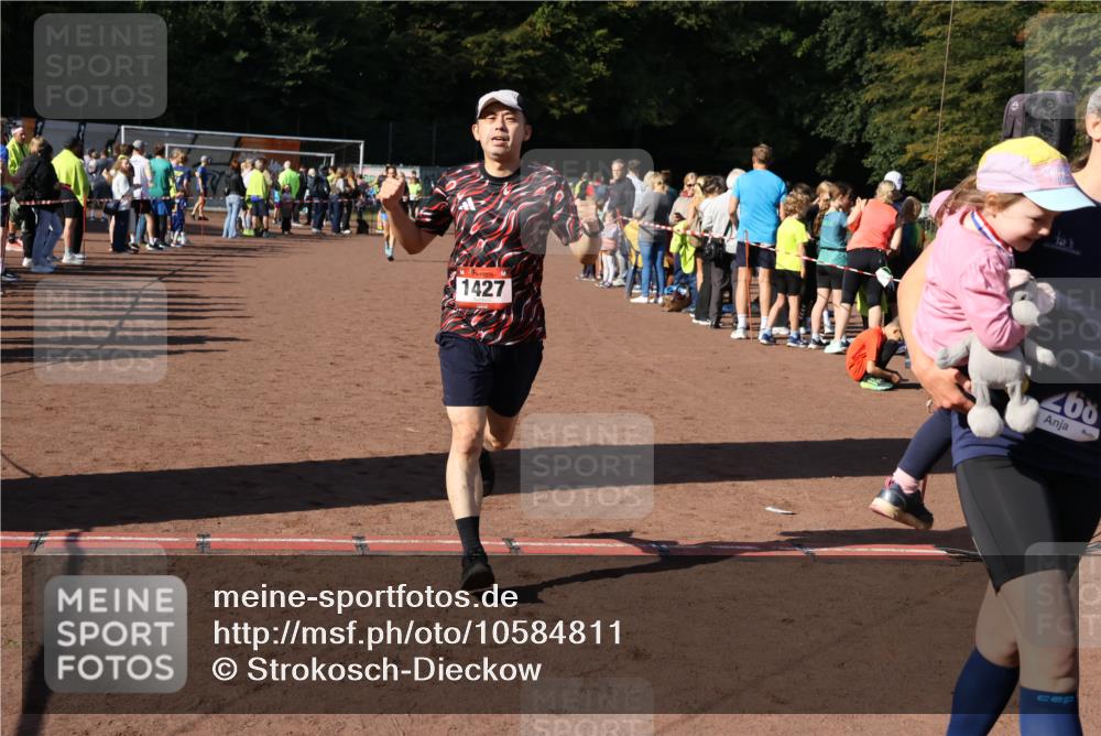 27.09.2026 - 35. Volkslauf durch das schöne Alstertal Strokosch-Dieckow http://msf.ph/oto/10584811 27.09.2026 11:34:19 Ziel 1427 meine-sportfotos.de
