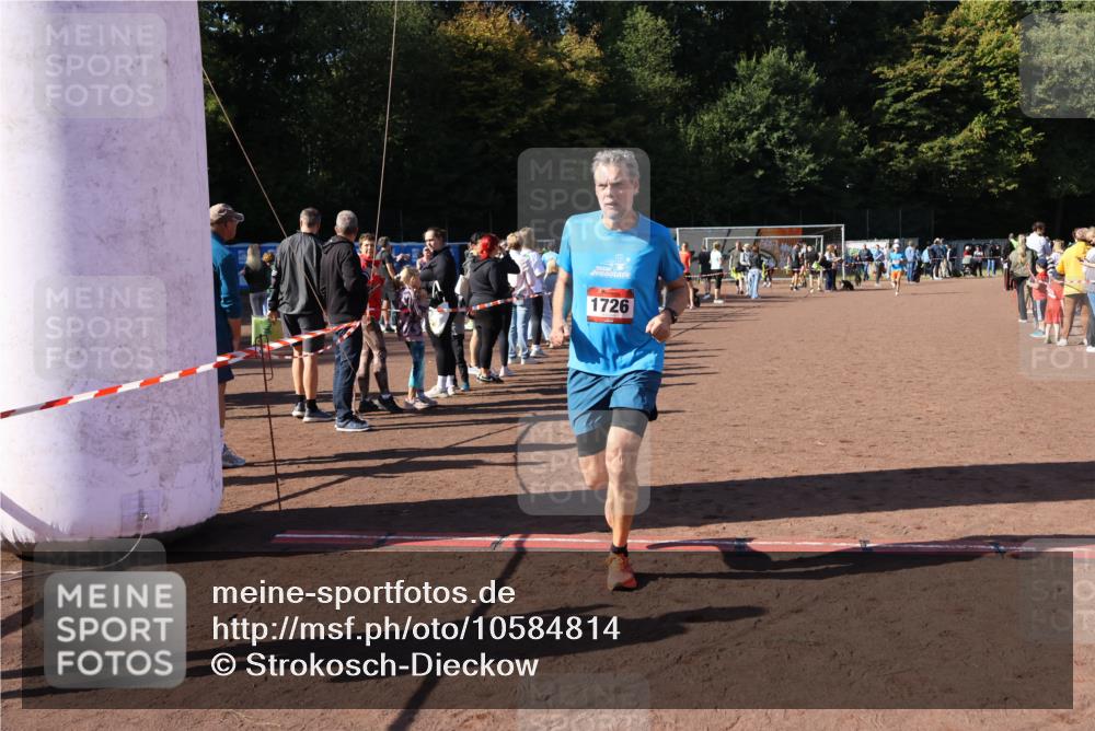27.09.2026 - 35. Volkslauf durch das schöne Alstertal Strokosch-Dieckow http://msf.ph/oto/10584814 27.09.2026 11:50:33 Ziel 1468, 1726 meine-sportfotos.de