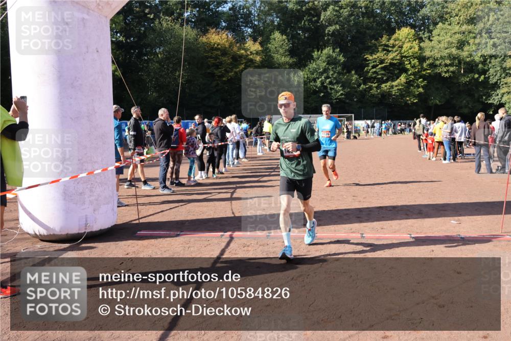27.09.2026 - 35. Volkslauf durch das schöne Alstertal Strokosch-Dieckow http://msf.ph/oto/10584826 27.09.2026 11:50:31 Ziel 1468, 1726 meine-sportfotos.de