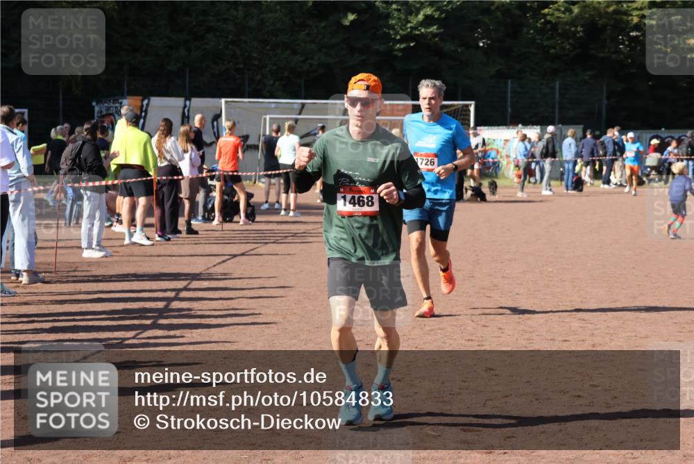 27.09.2026 - 35. Volkslauf durch das schöne Alstertal Strokosch-Dieckow http://msf.ph/oto/10584833 27.09.2026 11:50:29 Ziel 1468, 1726 meine-sportfotos.de