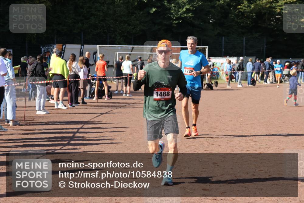 27.09.2026 - 35. Volkslauf durch das schöne Alstertal Strokosch-Dieckow http://msf.ph/oto/10584838 27.09.2026 11:50:29 Ziel 1468, 1726 meine-sportfotos.de