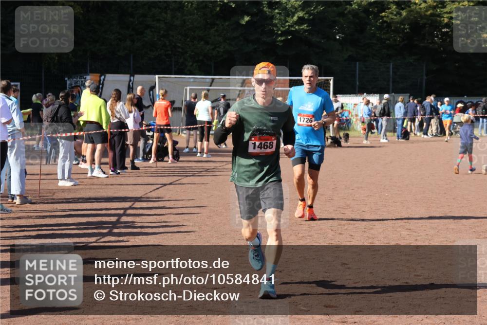 27.09.2026 - 35. Volkslauf durch das schöne Alstertal Strokosch-Dieckow http://msf.ph/oto/10584841 27.09.2026 11:50:29 Ziel 1468, 1726 meine-sportfotos.de